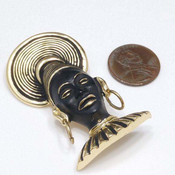Vintage 1950s African Princess Brooch, Gold Plated. Black Enamel - Picture 6 of 10